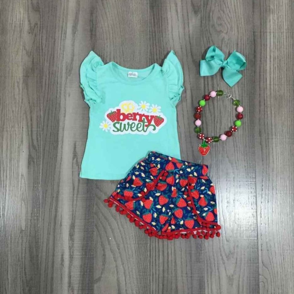 Girls Boutique strawberry 4 piece outfit  (NEW)